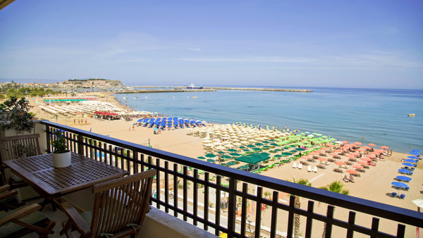 Beachfront apartment 71 m2 with a balcony of 20 m2.<br />Two bedrooms, both faci Rethimnon, Greece Beachfront apartment Entire condo vacation rental 18851915