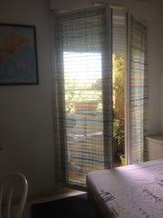 Chambre privative ouverte sur un balcon, avec grand placard, bureau et télévisio  Chambre privée dans une résidence proche gare Private room in condo vacation rental 44604856