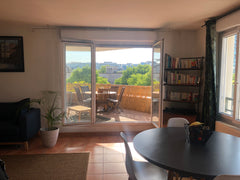 Profitez d'un logement de 60m2 avec sa grande terrasse et sa cuisine ouverte sur Paris, France Lyon : super appartement avec terrasse Entire rental unit vacation rental 625235701753990946