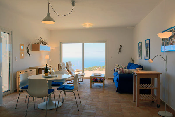 Villa di 100mq su due piani, luminosissima, fronte mare,composta da: accesso pri Karpathos, Greece Villa Mira Karpathos Entire villa vacation rental 16774309