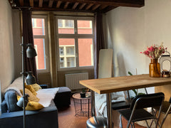 Appartement lumineux de 45m2 situé en plein cœur du Vieux-Lyon dans un traboule. Paris, France Appartement unique en plein cœur du Vieux-Lyon Entire rental unit vacation rental 49866224