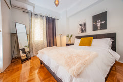 In a charming neighborhood with wonderful restaurants and shops, Ariadne apartme Pireas, Greece Live As A Greek in ✯Ariadne✯ apartment in Athens Entire rental unit vacation rental 38400125