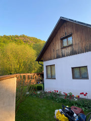 Chata na břehu Berounky s výhledem na lesy-vhodné pro rybáře, cyklovýlety, centr Central Bohemian Region, Czechia Útulná chata u řeky Berounky kousek od Prahy Entire cottage vacation rental 630187071830533557