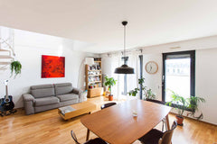 L'appartement est situé à deux pas du canal Saint-Martin et à deux minutes du mé Paris, France Duplex spacieux (85m2) avec 2 grands balcons Entire rental unit vacation rental 19258886