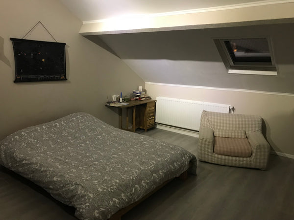 The bedroom (with TV and Netflix) is on the 3rd floor of a big house. You will s Sint-Agatha-Berchem, Belgium Room available in a big house with flatmates Private room in townhouse vacation rental 34300002