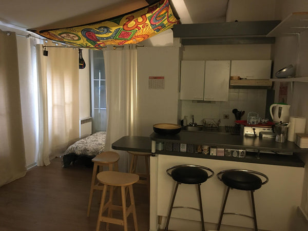 Profitez de ce studio de 28 mettre carré et de sa proximité avec le centre ville Bordeaux, France Studio sympa hypercentre Entire rental unit vacation rental 52465611