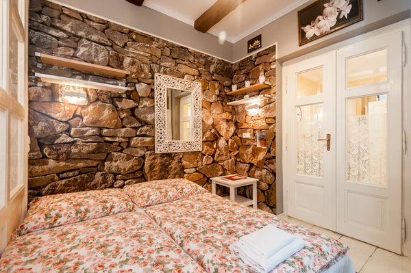 Sweet and affordable central apartment with equipped kitchen, bathroom and free  Czechia Cute Apt in Downtown w Kitchen | WiFi | Cleaning Entire serviced apartment vacation rental 15014359