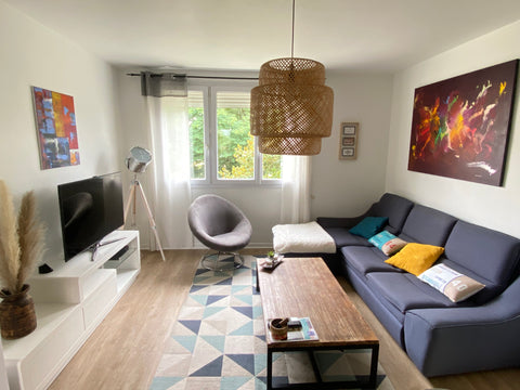 Appartement dans résidence calme et arboré, proche du parc Bourran et du stade d Bordeaux, France Superbe appartement au calme avec parking gratuit. Entire condo vacation rental 51579235