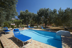 This 3-person villa belongs to a complex of three independent holiday houses nam Zürich, Switzerland Snug holiday home in Pagkalohori with communal pool Entire home vacation rental 19129733