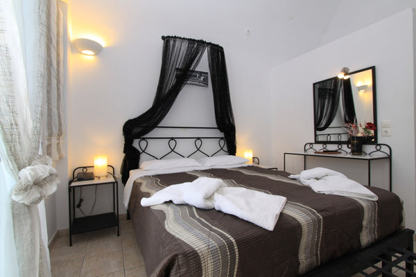 Room Size 20 m²<br />This double room has a balcony and air conditioning.  Double Room with Sea View - Seaside by Manos Private room in bed and breakfast vacation rental 45490204