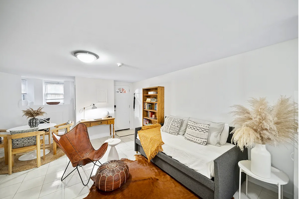 Fully-furnished space, with desk, sofa bed, queen bedroom, and equipped kitchen. New York, United States Rental unit in Brooklyn · 1 bedroom · 2 beds · 1 bath Entire rental unit vacation rental 978962051986018048