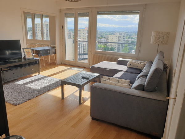 Chambre très calme et spacieuse avec toutes les commodités à proximité : accès t Tassin-la-Demi-Lune, France Chambre spacieuse, agréable avec vue, Tassin/Lyon Private room in condo vacation rental 53432288