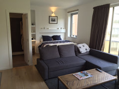 Charmant studio de 35m2 situé au 4e étage avec ascenseur dans résidence securisé  Logement avec piscine&proche avenue Louise Entire rental unit vacation rental 21661332
