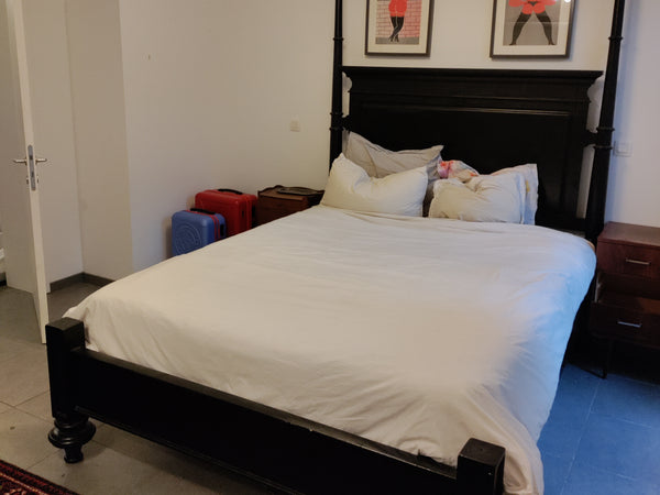 A spacious room with kingly double bed and plenty of light now available in this Brussels, Belgium Large bedroom in cosy apartment near Madou Private room in rental unit vacation rental 27920067