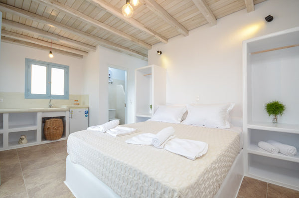 Stone and light. Sea and sky<br />Here, between the rocks and the sea lies the “  Studio Ouranos - Niki of Naxos - Sea/Mountain View Entire villa vacation rental 43476078