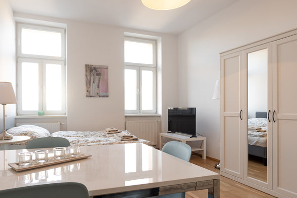 Modern studio apartment, completely refurbished! Fully equipped kitchen, includi Vienna, Austria Studio-Apartment between Schoenbrunn & the City Center (23) Entire rental unit vacation rental 40165234
