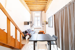 Charmant studio situé dans une rue piétonne au calme, en plein centre de Lyon, d Lyon, France Studio Capponi-2 pers-Terreaux-Croix rousse Entire rental unit vacation rental 555620112887272664