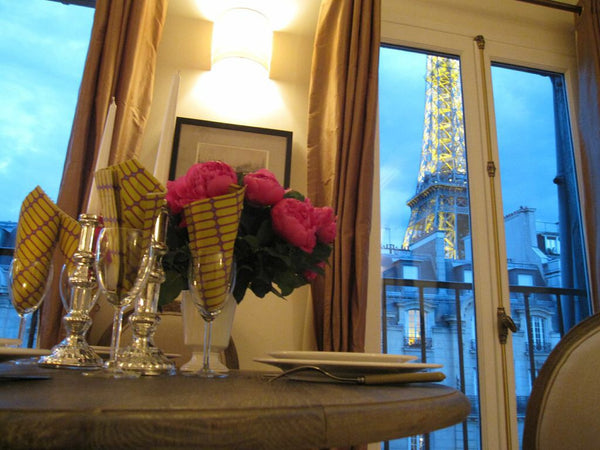 INFORMATION:<br /><br />100 m from the Eiffel Tower , <br /> High speed internet Paris, France Direct view Eiffel Tower for 2/4 ! Entire rental unit vacation rental 2773082