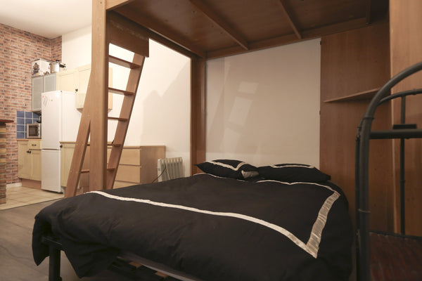 Mon appartement est situé dans un quartier traditionnel à coté de l'église de Jo Paris, France Studio 25m2 sur Paris 20eme Entire rental unit vacation rental 3165058