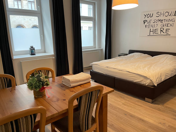 Welcome to my studio apartment in the most beautiful 'Grätzl' of Vienna - the Se Vienna, Austria Servitenviertel Cozy  in Vienna to Center & U-Bahn Entire rental unit vacation rental 40319702