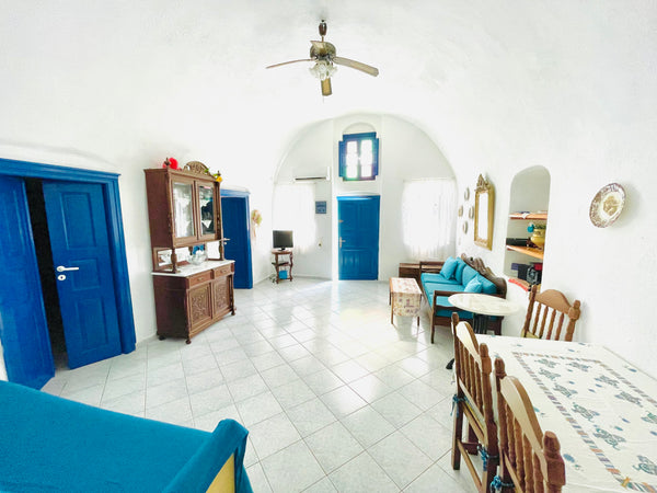 Fully furnished apparments lokated at OIA SANTORINI, 37 sq.m. Front of the world Greece Captain House Ageos.  Sunset in Oia Cycladic home vacation rental 27257580