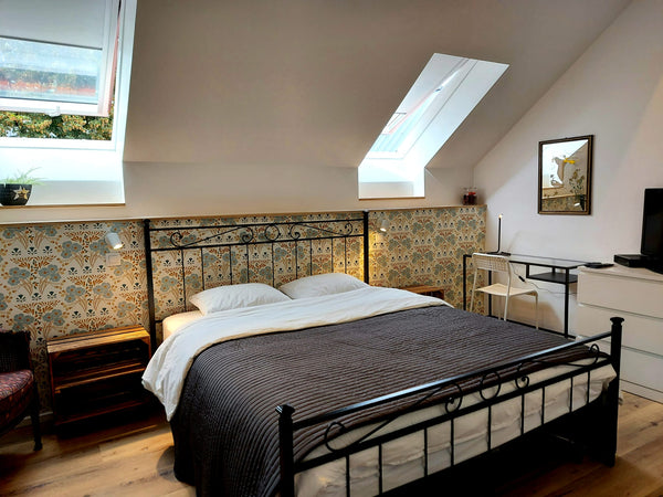 Stylish room with private bathroom to rent , at the 2nd floor of a fully renovat  ** Peaceful 