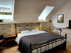 Stylish room with private bathroom to rent , at the 2nd floor of a fully renovat  ** Peaceful "Violets room" with private bathroom** Private room in townhouse vacation rental 675253930173239921