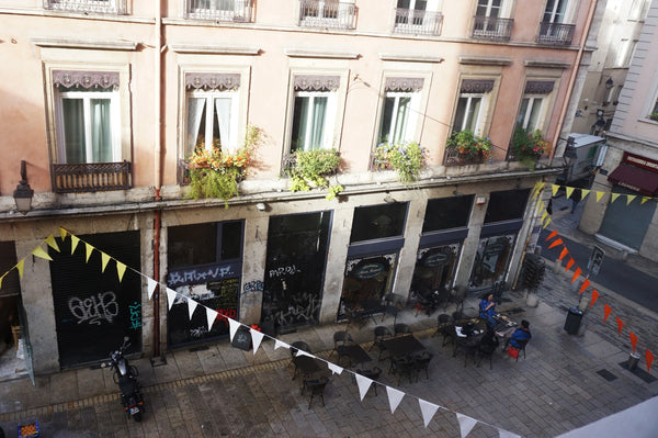 L'apparement (120m2) se trouve en plein centre de Lyon, à deux minutes de L'Hôte Lyon, France Chambre lumineuse au coeur de Lyon Private room in rental unit vacation rental 21472886