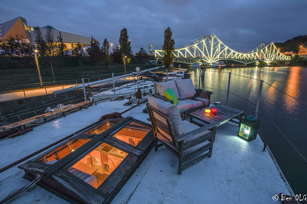 Idéalement situé sur la Saône dans le quartier Confluence ce logement est incroy Lyon, France logement insolite et cosy sur une péniche ! Houseboat vacation rental 21705570