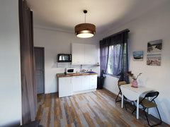 Appartement cosy refait à neuf. Chambre deux couchages et clic clac neuf dans le Bordeaux, France Appartement Cosy proche du centre ville de Bdx Entire rental unit vacation rental 51407948