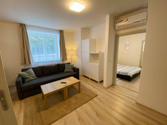 Krátké/Dlouhé pobyty.<br />Short/Long stay.<br />Nový byt 2+kk,  40m2, ve 2.patř Prague, Czechia Klidný byt na Smíchově kousek od letiště. 2kk 2.fl Entire rental unit vacation rental 53177747