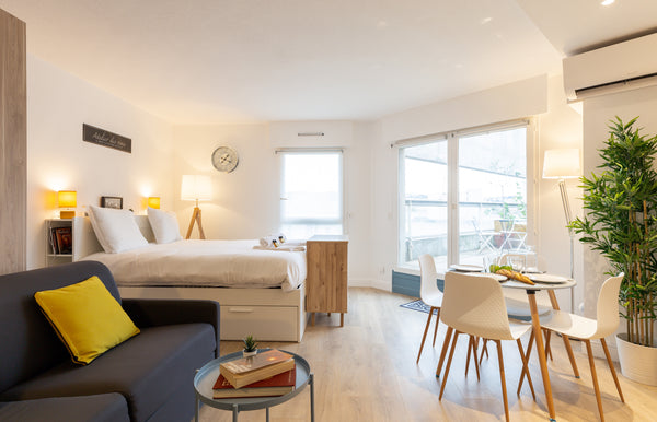 Apartment easy access and just renovated located Place des Pavillons, in the hea  GuestReady - Nice and Clean Studio with Terrace Entire rental unit vacation rental 39962462