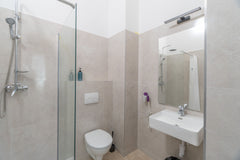Renovierte Apartment mit 1 schlafzimmer, Küche und Badezimmer mit Dusche.<br />E Vienna, Austria Frisch renovierte Apartment mit 1 schlafzimmer Entire rental unit vacation rental 675857600299394632