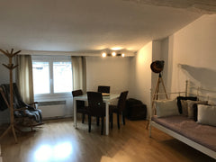 Petit appartement sous les toits à deux pas de la place de la victoire, proche d Saint-Jean-d'Illac, France Appartement sous les toits, centre de Bordeaux Entire rental unit vacation rental 19756170