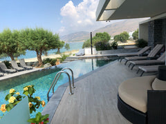 Stay at ground floor of luxurious Moonlight villa with infinity pool & adjoining New York, NY Seafront luxury - ground floor of Moonlight villa Entire villa vacation rental 31204958