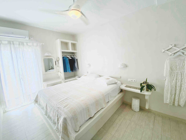 Ageri Deluxe Studios&suites  is ideally for families, group of people, couples a Greece Milos vacation home/Deluxe/price mattress 2250euro Cycladic home vacation rental 34993817