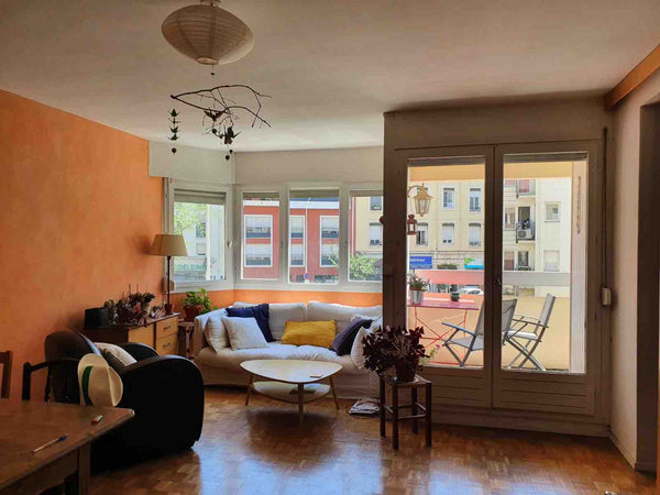 Notre logement est 5 minutes des métros Saxe Gambetta et Jean Macé, à 15 minutes Vendenesse-lès-Charolles, France Havre de paix ensoleillé en pleine ville Entire rental unit vacation rental 13534128