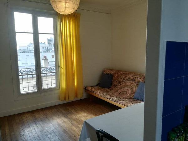 Je vous accueille dans un appartement clair dans le 20ème arrondissement. Nous p Paris, France 75020 Pelleport Shared room in rental unit vacation rental 19803138