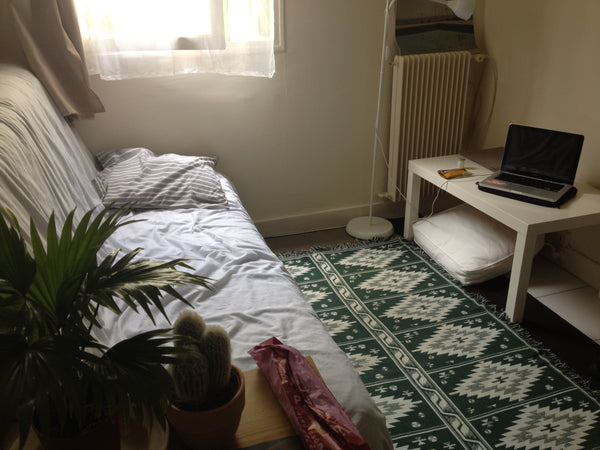 Studio de 15m² composé d'une grande pièce divisée en deux : l'espace chambre (1  Paris, France Studio 15m2 Chateau Rouge - Paris 18eme Entire rental unit vacation rental 6937033