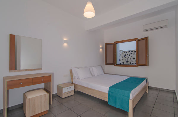 Comfort room with no view<br /><br /><b>License number</b><br />1167Κ134Κ1235901 Fira, Greece Belle Etoile jacuzzi bath/No view Private room in bed and breakfast vacation rental 45167849