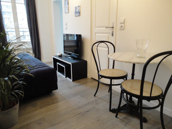 This cosy studio is the perfect hideaway for a romantic trip in Paris. It's perf Fontainebleau, France Cosy Studio Butte aux Cailles Paris Entire rental unit vacation rental 9854654