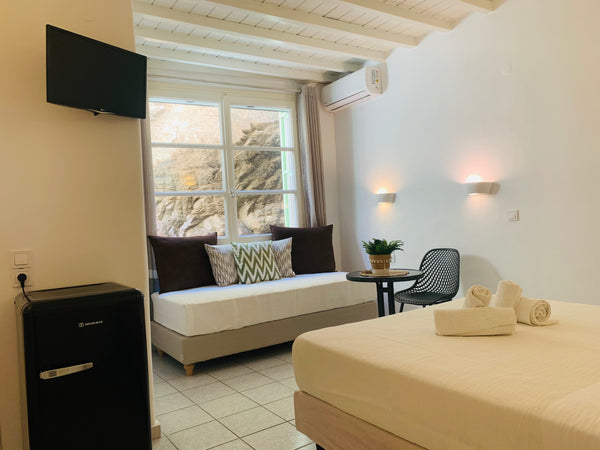 Quiet and spacious this triple room is situated in the heart of Mykonos consist   Yalos Mykonos town centre/No view triple room Private room in home vacation rental 588088847677358243