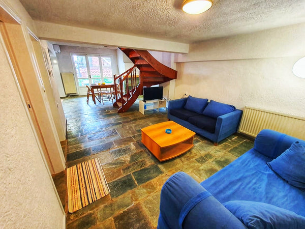 Enjoy the modern and traditional décor of this home with elaborate details that   Cozy apartment CITY CENTER  NEAR BEACH Entire rental unit vacation rental 580152041898045644