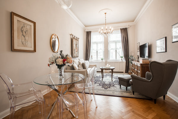 You can't go wrong with this luxurious, tastefully renovated 
