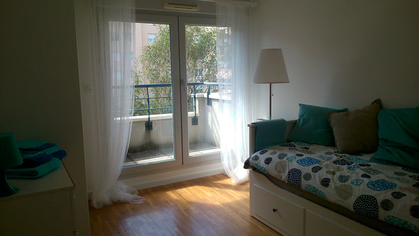 Chambre indépendante au 2ème & dernier étage de la maison. Son balcon orienté su Lyon, France Chambre double très calme. Centre ville à 10 mn ! Private room in home vacation rental 12444980