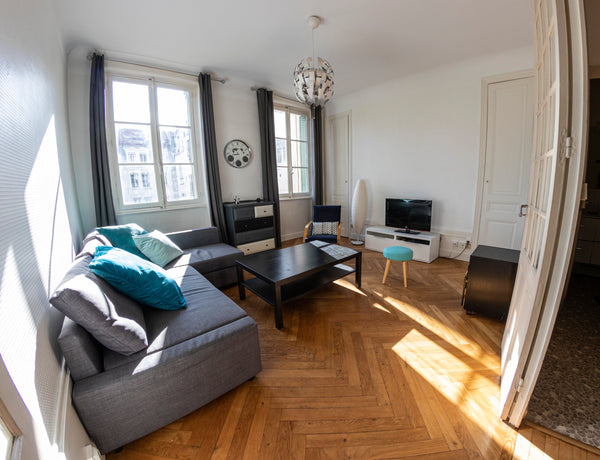 Position optimale pour visiter et découvrir Lyon.<br /><br />Un appartement T2 c Caluire-et-Cuire, France Appartement pratique et confortable - Centre-ville Entire rental unit vacation rental 39879379