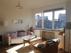 Appartement idéalement situé pour vivre le bruxelles bruxellois. Logement très l Brussels, Belgium Grande chambre lumineuse Private room in rental unit vacation rental 31844268