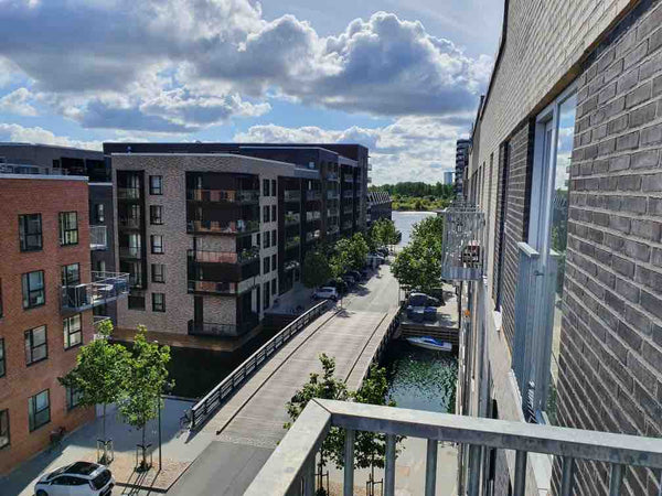 Stor familievenlig lejlighed på Teglholmen - øverst i ejendommen og med egen tag Copenhagen, Denmark Stor lejlighed med privat tagterrasse og p-plads Entire rental unit vacation rental 44304073