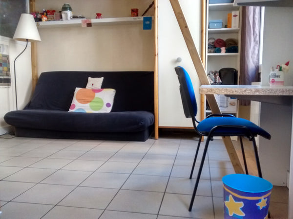 Il s'agit d'un studio à partager, aménagé avec une petit chambre que je loue, un  chambre individuelle pour 2 semaine Shared room in rental unit vacation rental 19031630