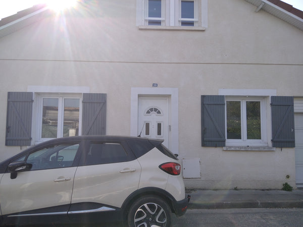 Vous serez les bienvenus dans notre petite maison ,non loin du centre ville  de  Mérignac, France Un jardin en ville!! Entire townhouse vacation rental 32630248
